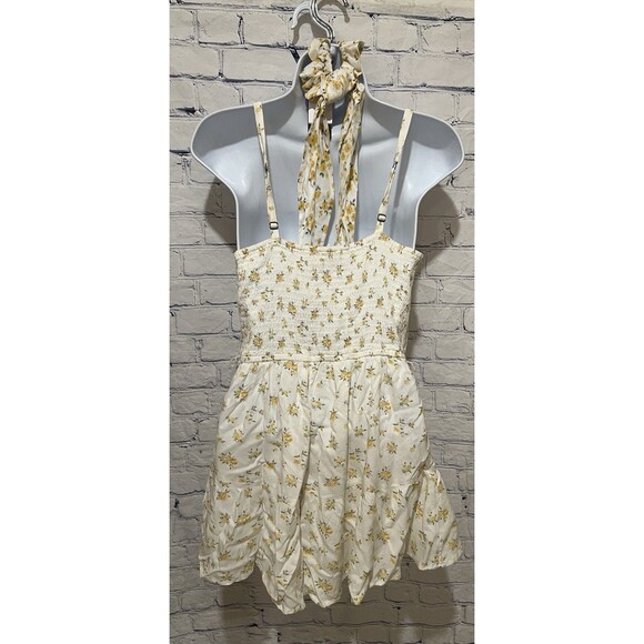 NWT Hollister white and yellow daisy floral Shorts romper W Matching Hair Tie M - Picture 3 of 9